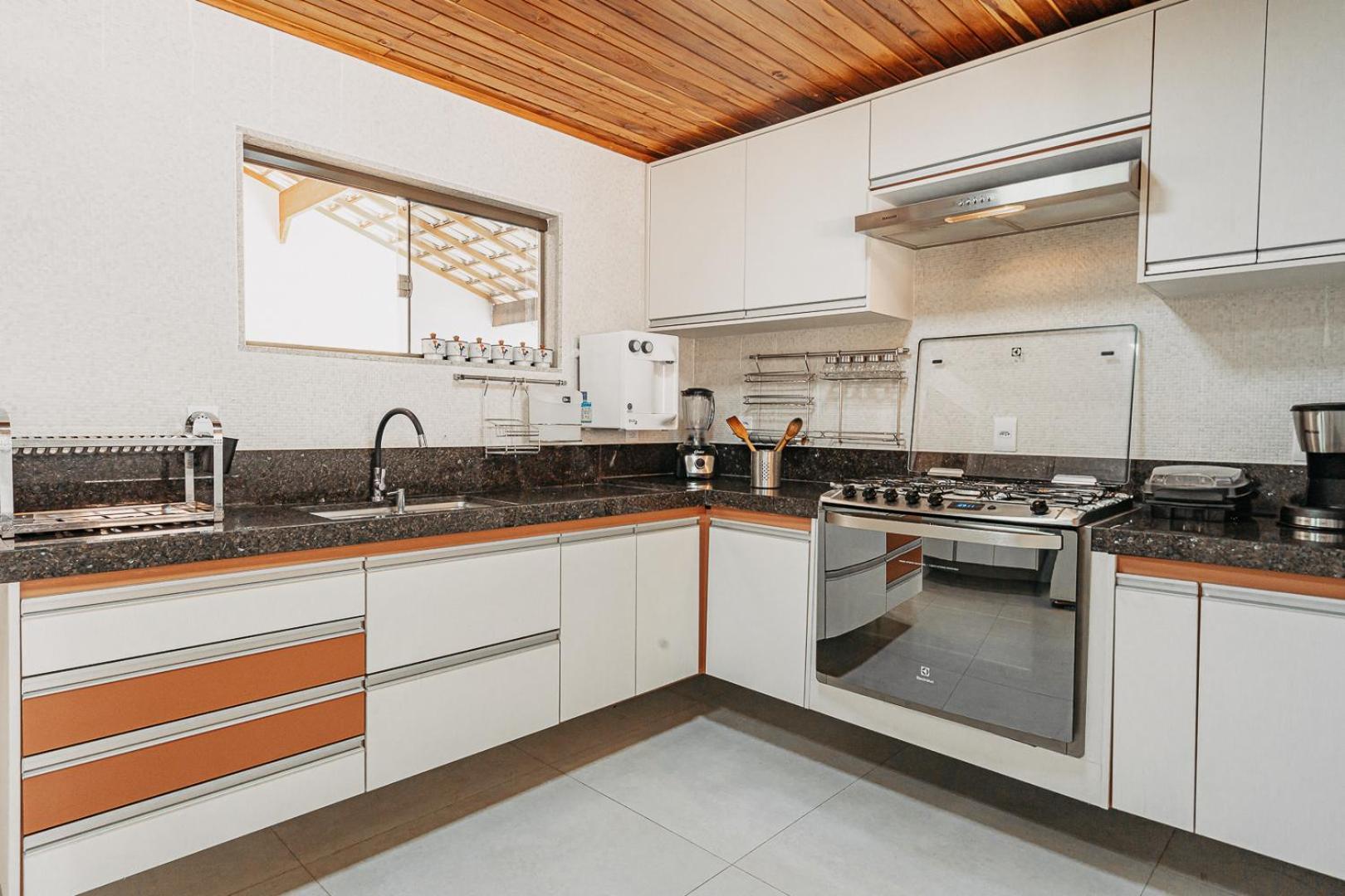 Casadecastelhanos, Quadra Do Mar De Castelhanos, 4 Suites Com Ar, Churrasqueira, Piscina, Hidromassagem, Cozinha Integrada Gourmet Ideal Para Familia E Amigos อันเชียตา ภายนอก รูปภาพ