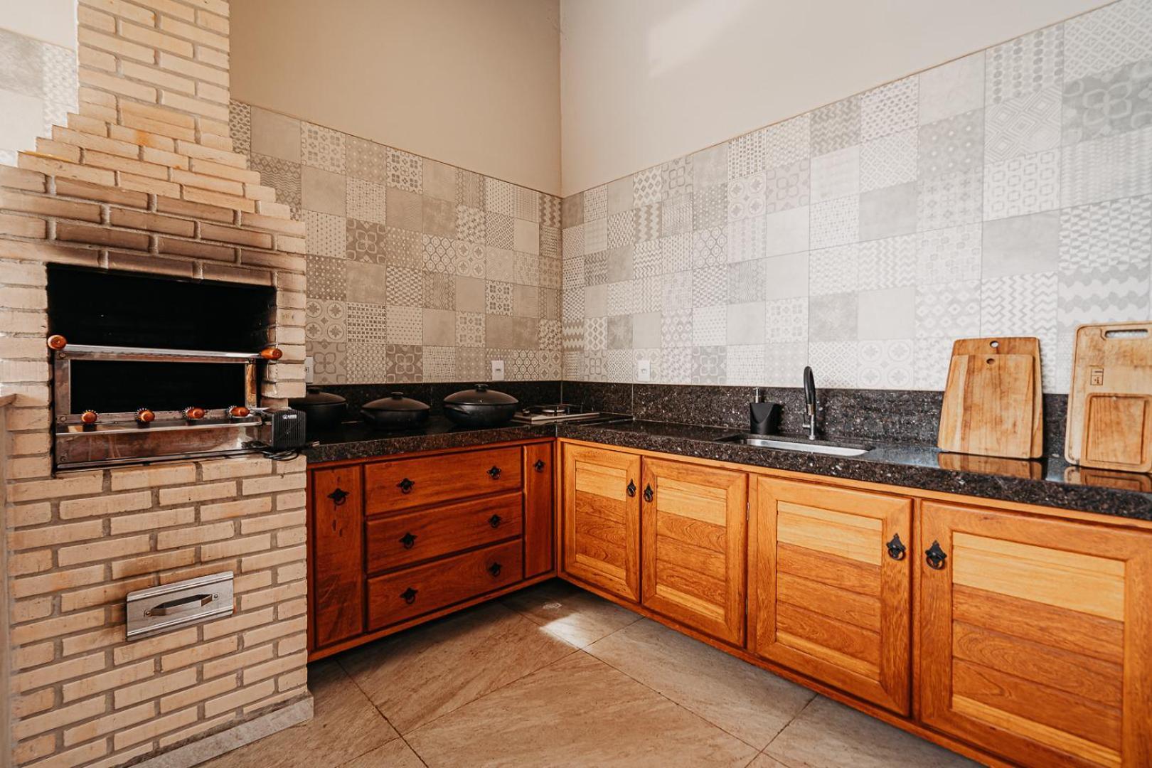 Casadecastelhanos, Quadra Do Mar De Castelhanos, 4 Suites Com Ar, Churrasqueira, Piscina, Hidromassagem, Cozinha Integrada Gourmet Ideal Para Familia E Amigos อันเชียตา ภายนอก รูปภาพ