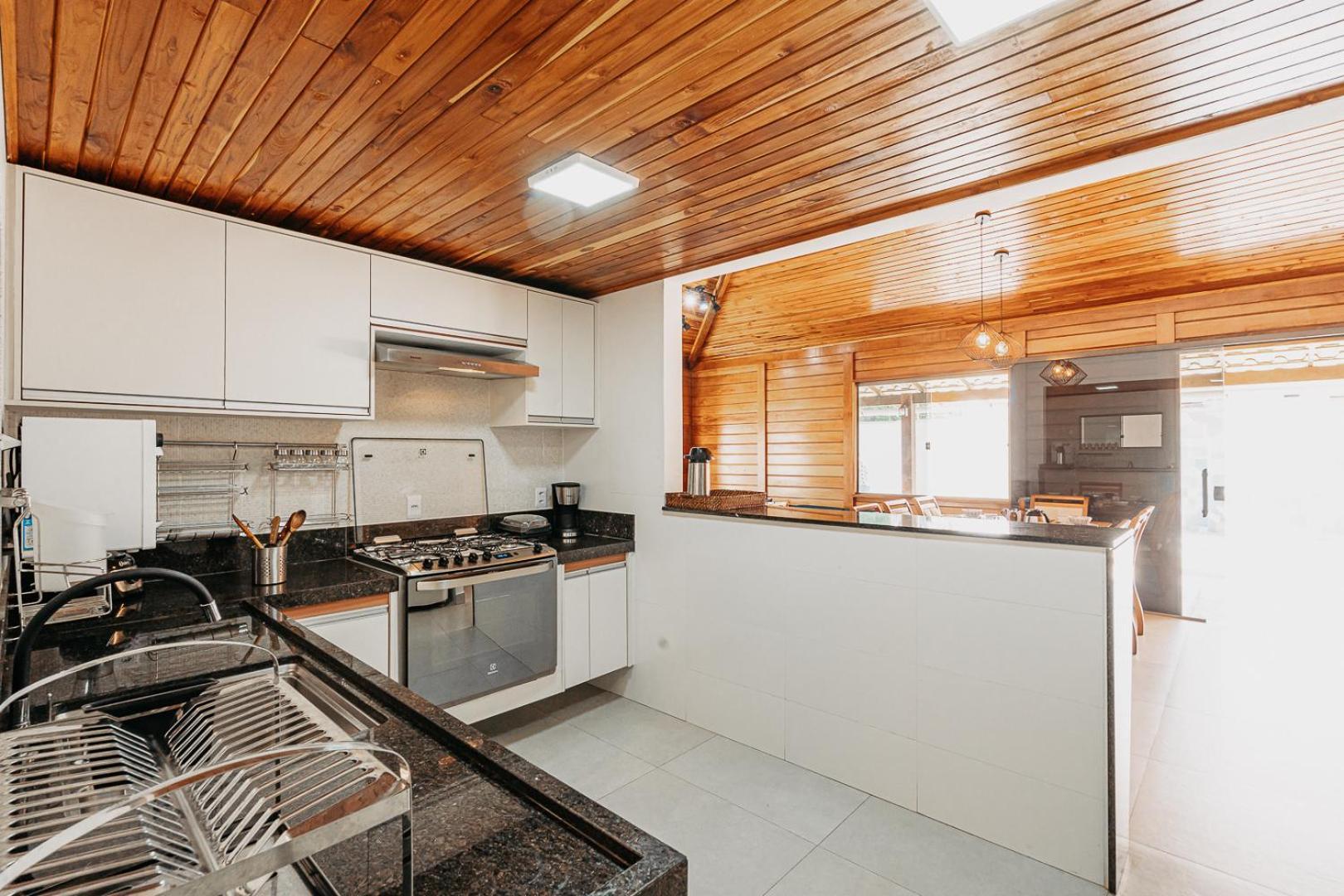 Casadecastelhanos, Quadra Do Mar De Castelhanos, 4 Suites Com Ar, Churrasqueira, Piscina, Hidromassagem, Cozinha Integrada Gourmet Ideal Para Familia E Amigos อันเชียตา ภายนอก รูปภาพ